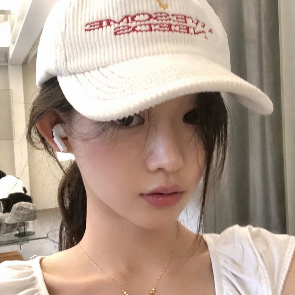 SIGNATURE H Necklace - Image 9